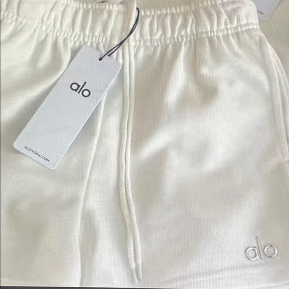 ALO Yoga Cream Crew Neck Sweater - Picture 4 of 5